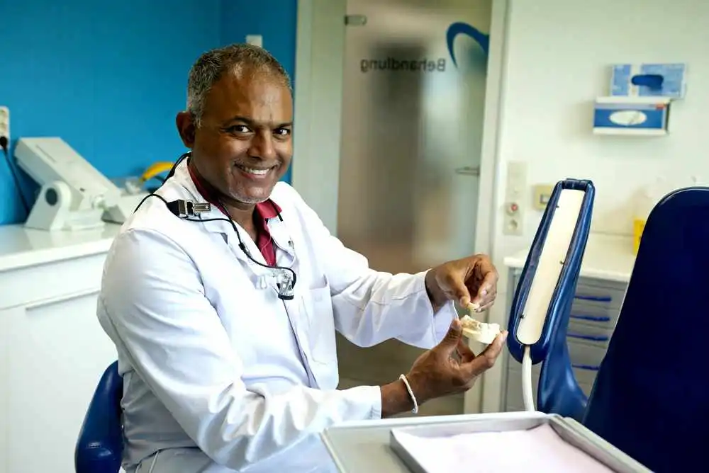 Zahnarzt Dr. Sanath Pathirana bild